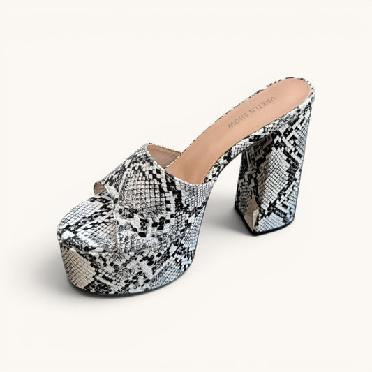 Tacon elegante con detalles únicos