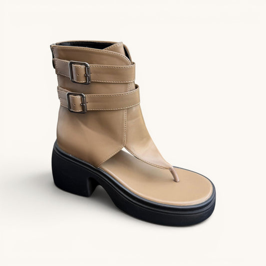 Bota Corta tipo sandalia con correa