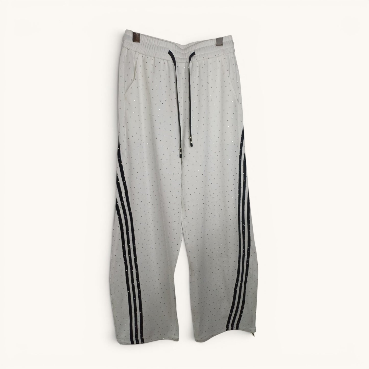 Buzo pantalon ancho con lineas laterales y piedritas