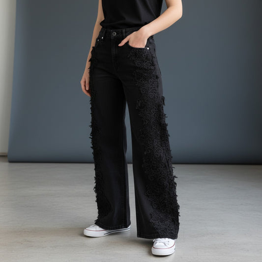 Pantalones con detalle floreado al lateral