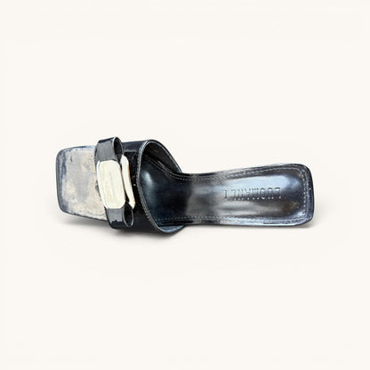 Taquito zapato detalle estilo broche
